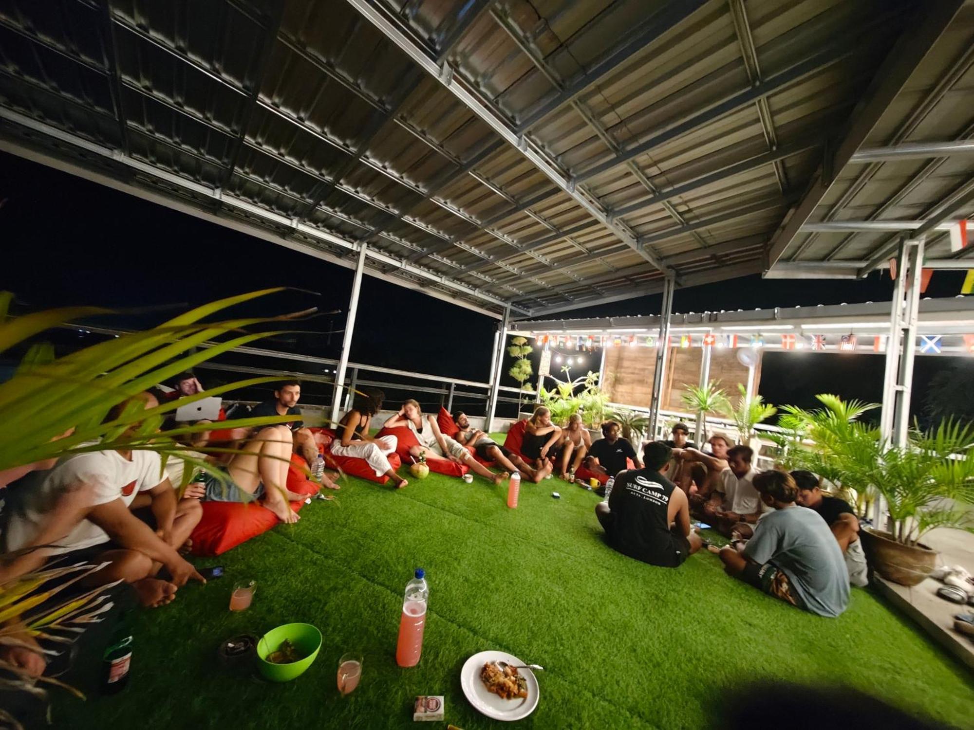 Surf Camp 79 Otel Kuta  Dış mekan fotoğraf