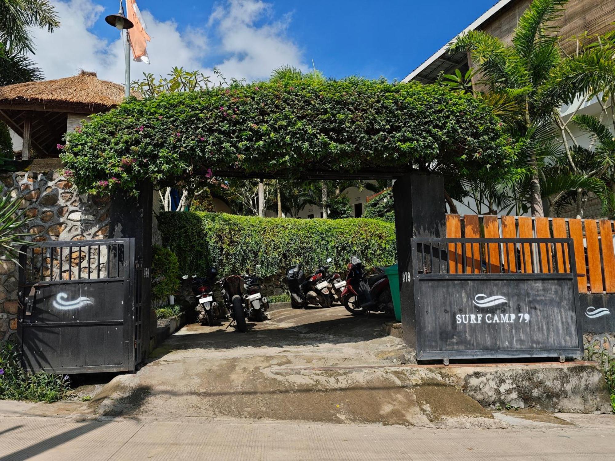 Surf Camp 79 Otel Kuta  Dış mekan fotoğraf