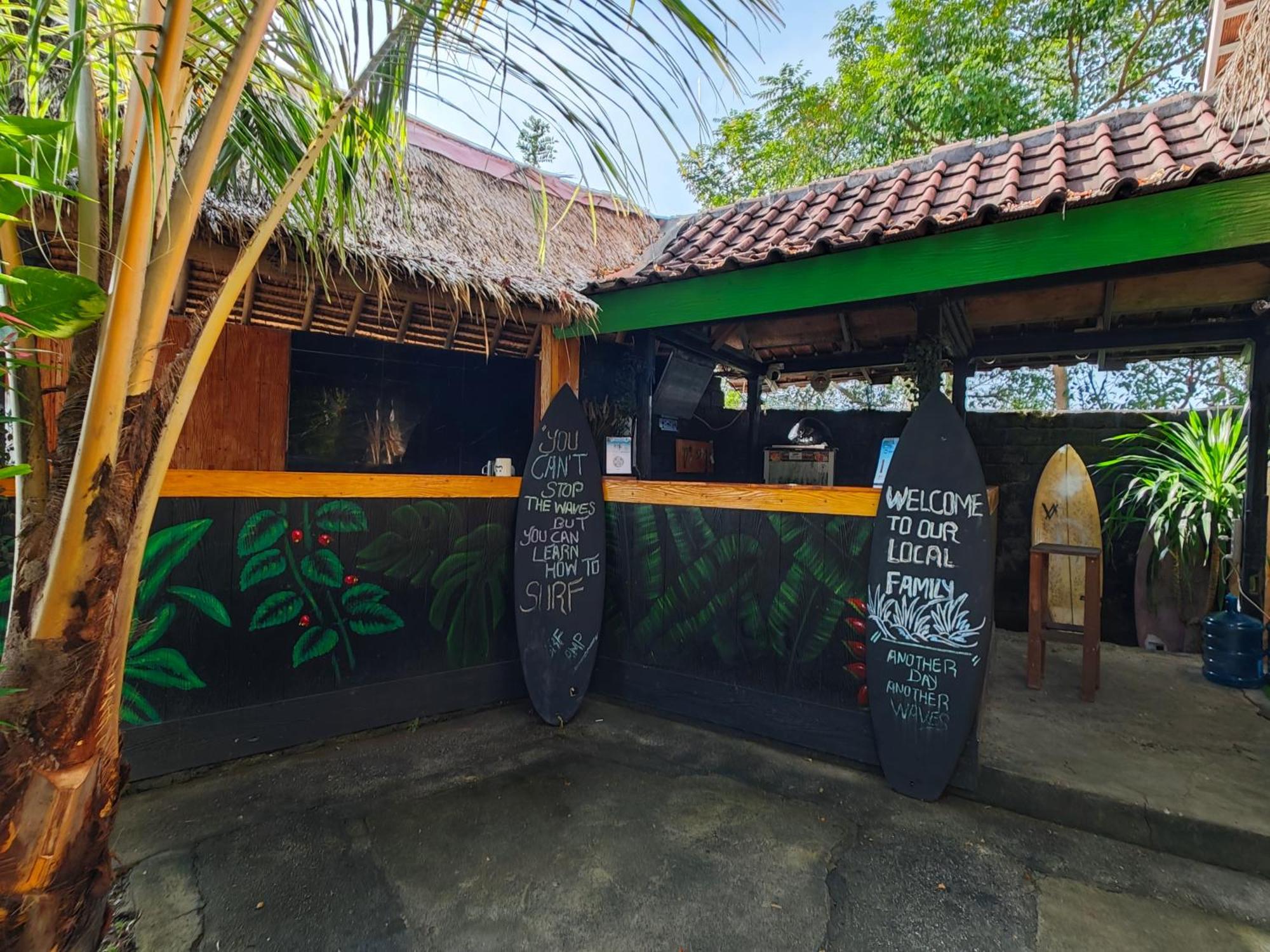 Surf Camp 79 Otel Kuta  Dış mekan fotoğraf