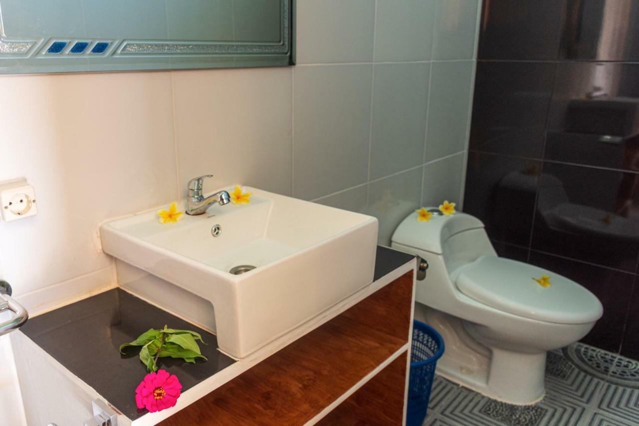 Surf Camp 79 Otel Kuta  Dış mekan fotoğraf
